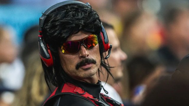 Ο Dr Disrespect εκλιπαρεί το Twitch να άρει τον αποκλεισμό του